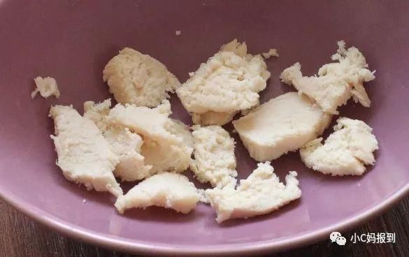 宝宝八个月左右就可以尝试手指食物了