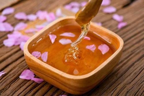 蜂蜜加白醋,睡前仅需敷一敷,护肤效果还不错