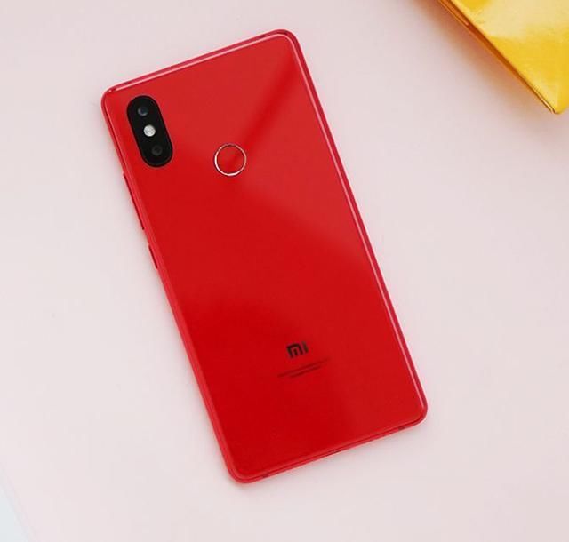 价格相同的荣耀Play和小米8SE哪款好呢?大佬