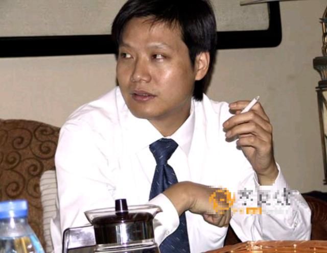 今天雷军小米香港上市成首富 但是别忘记他吃