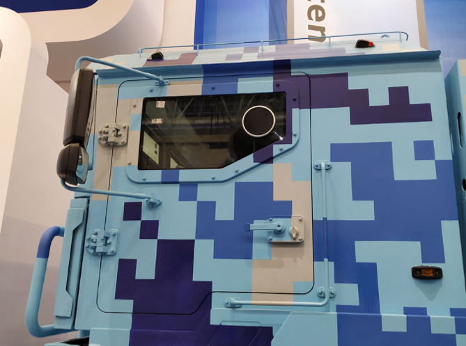 导弹发射车驾驶舱