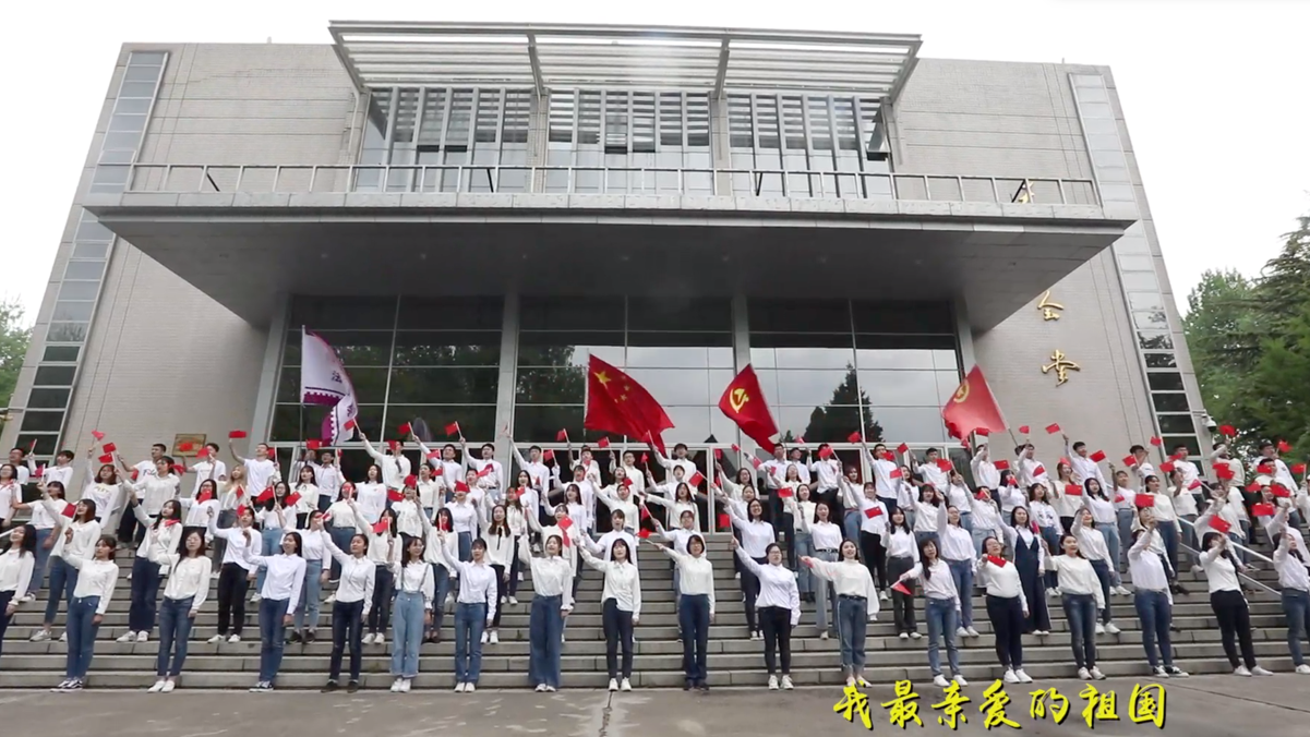 从北京到西藏！这300名师生用快闪唱响《我和我的祖国》