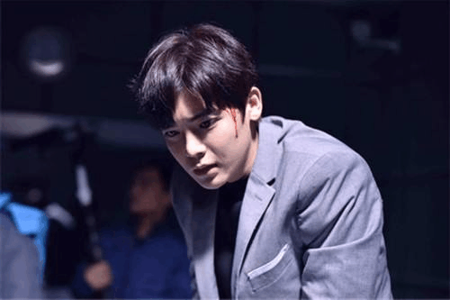 这大概是史上第一个把女主吻吐的男主吧! 侯明