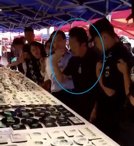 游客在云南