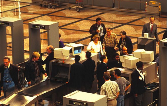 惨!中国女子入境美国被查微信,两次进小黑屋