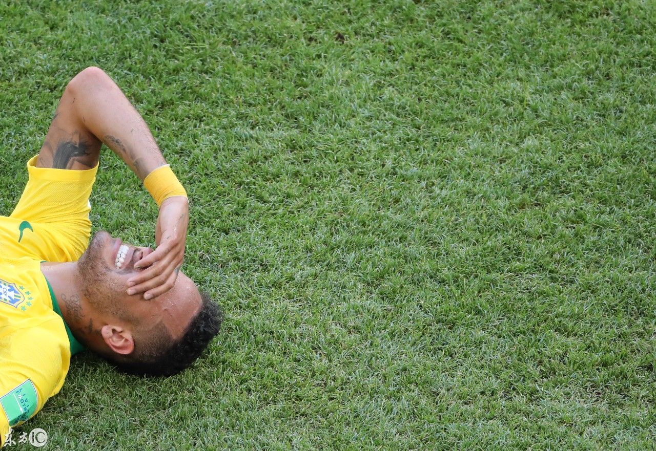 内少被踩引发双方球迷冲突 巴西主帅:墨西哥球