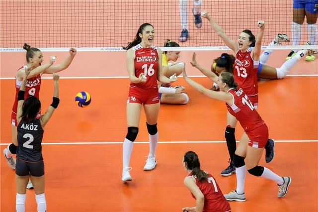 土耳其女排3-0巴西女排进决赛 坦达拉20分难敌