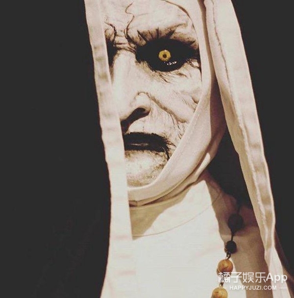 (救命,这图为啥莫名有种cp感……)《驼背人》和《招魂3》暂定于2019年