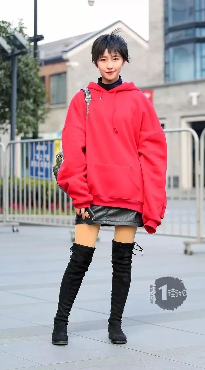 街拍 | 新年穿红色,红包少不了!