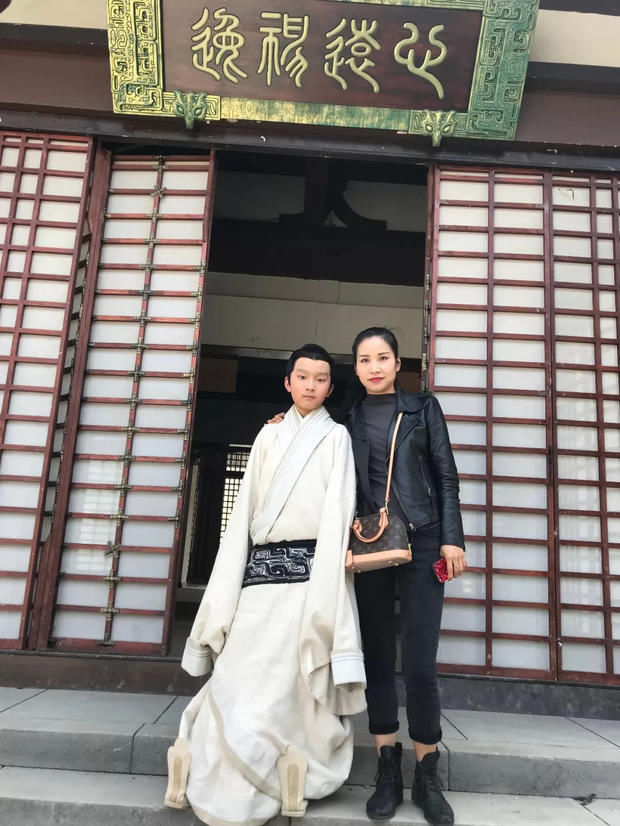 童星伍勇铭出演电视剧《皓镧传》小男主 拍戏