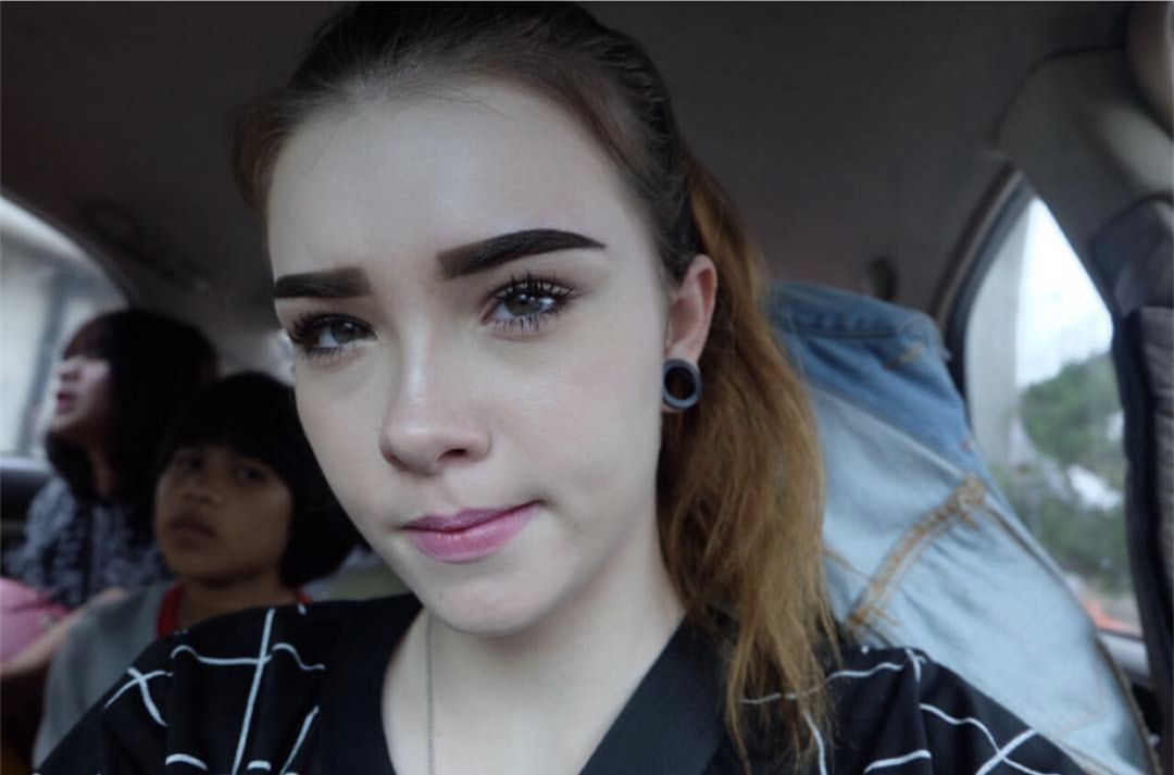 一个都没少从她自己的记录可以看出公开了自己的整容过程原来,jessie