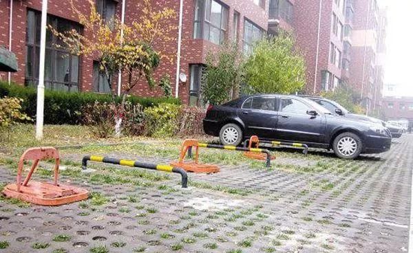 高法判了,小区地面车位归业主所有,开发商不得