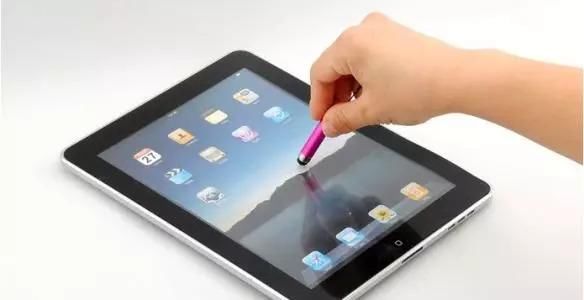 触屏手机是谁发明的?第一部触屏手机是哪个厂