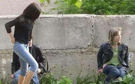 别再说中国人在国外旅游素质差,看看这些老外