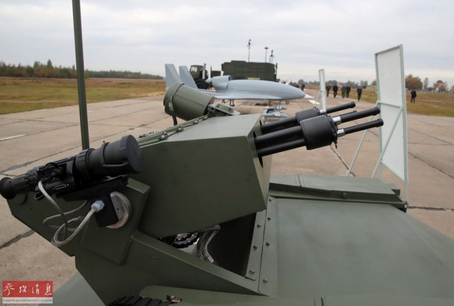 车载加特林机枪的火控传感器则位于炮塔侧面。