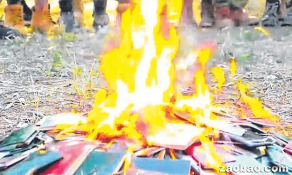 恐怖分子教唆儿童烧本国护照 向祖国宣战-北京