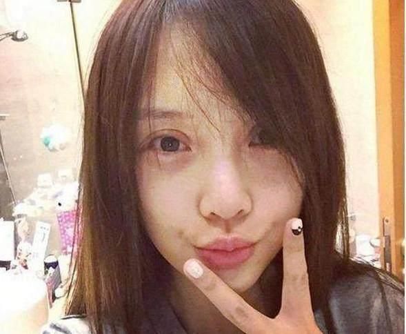 这张李小璐的素颜照,贾乃亮看了估计恶心死,网