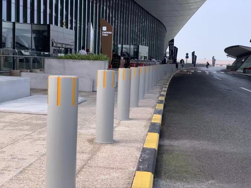 大兴机场航站楼前防冲撞设施完成改造"上岗"使用