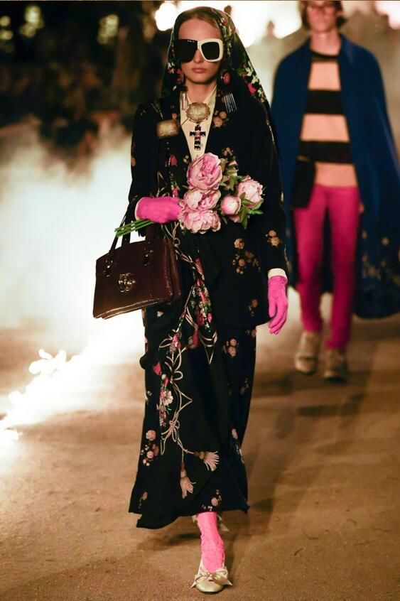 Gucci 2019早春度假系列 这次秀场搬到了墓地