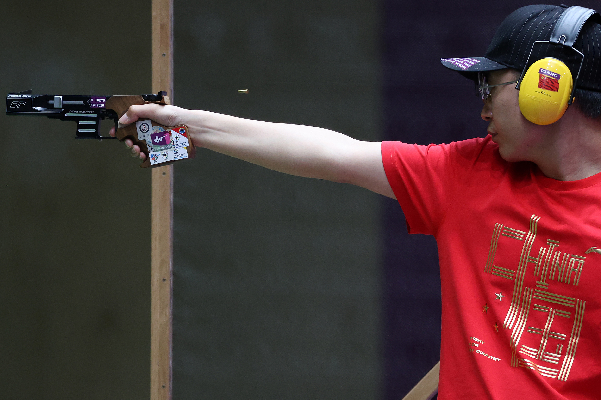 李越宏获得射击男子25米手枪速射铜牌