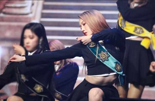 吴宣仪喜欢杨幂,模仿杨幂《爱的供养》,胡彦斌