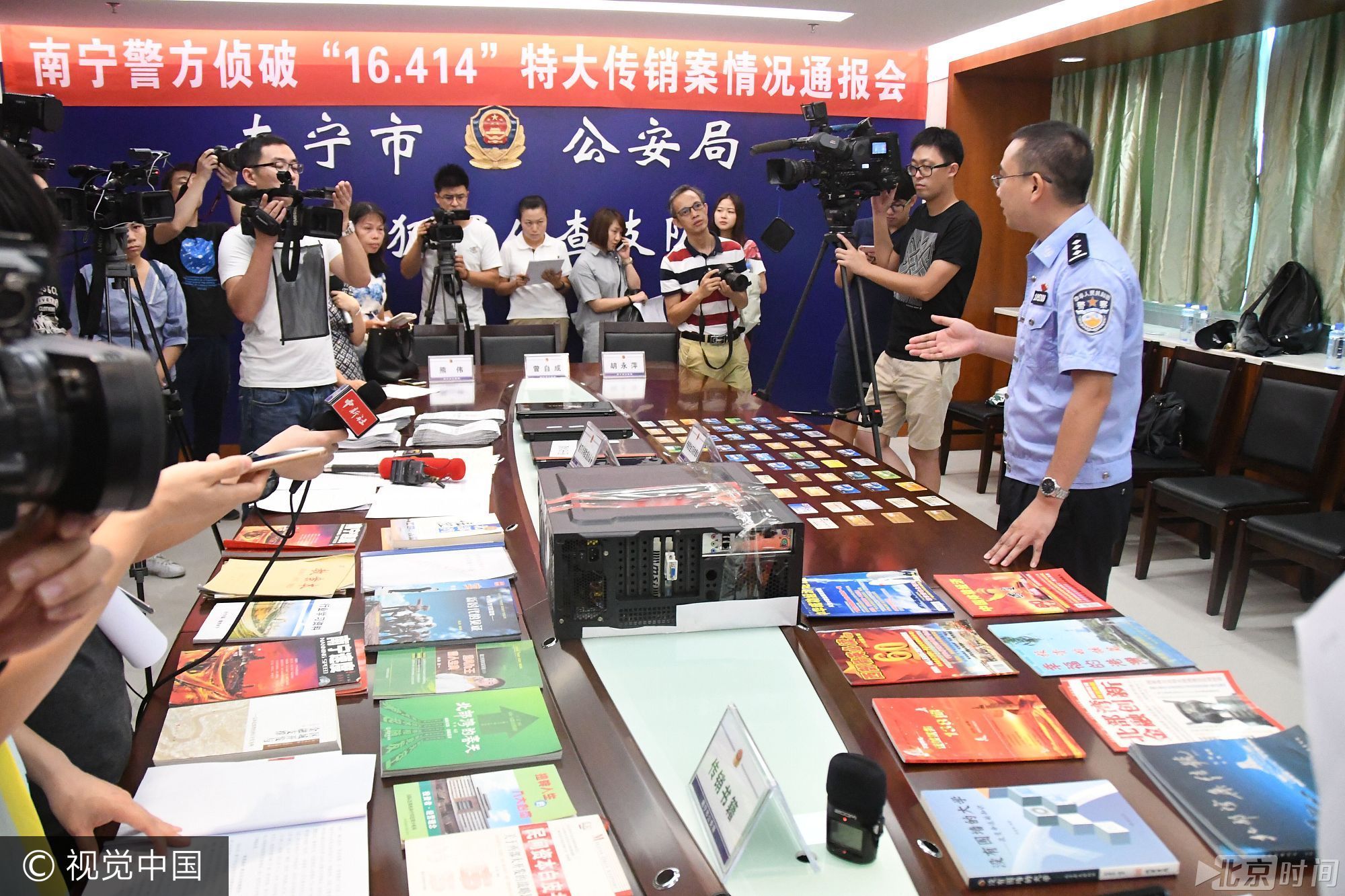 “16.414”特大传销专案的成功侦破，彰显了南宁警方打击传销违法犯罪的坚定决心和蓬勃战斗力。