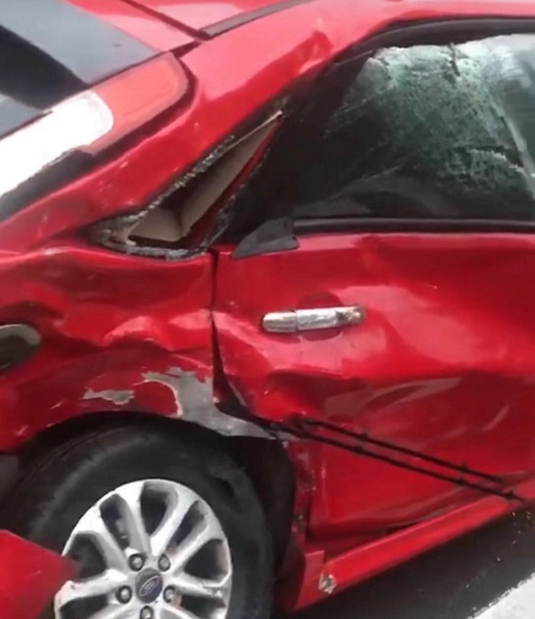 今晨外滩隧道这个出口堵死!3车追尾之后又撞来一辆出租车