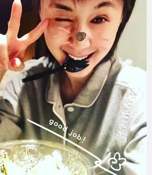 王子文微博晒美食和美照,网友:难道是对只增肥