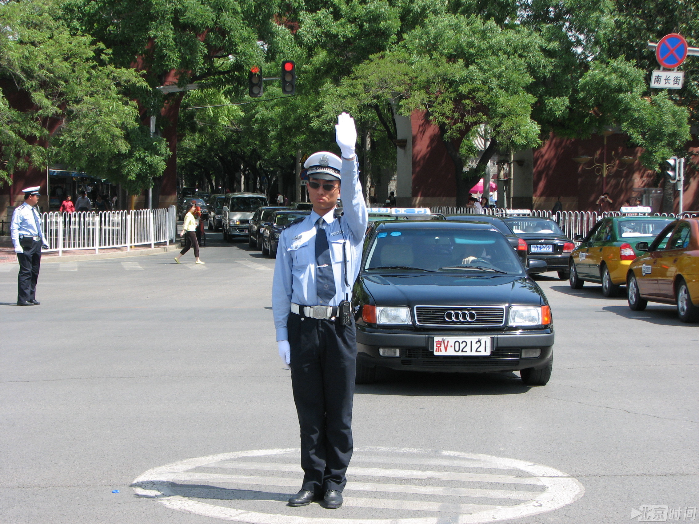 曹毅在南长街南口执行特勤警卫