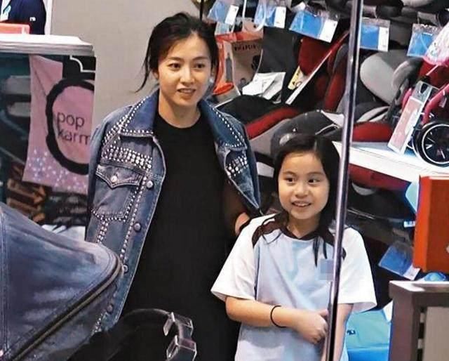 甘比整容成大刘原配,怀第三胎竟还越来越美,简