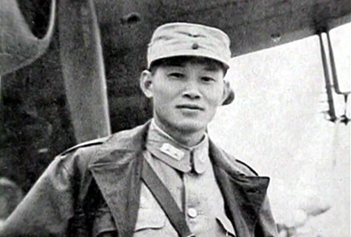 因为中国远征军在仁安羌的优异表现，1943年孙立人代表新38师全体官兵在印度接受了英皇乔治十六颁发的勋章。图为孙立人将军。