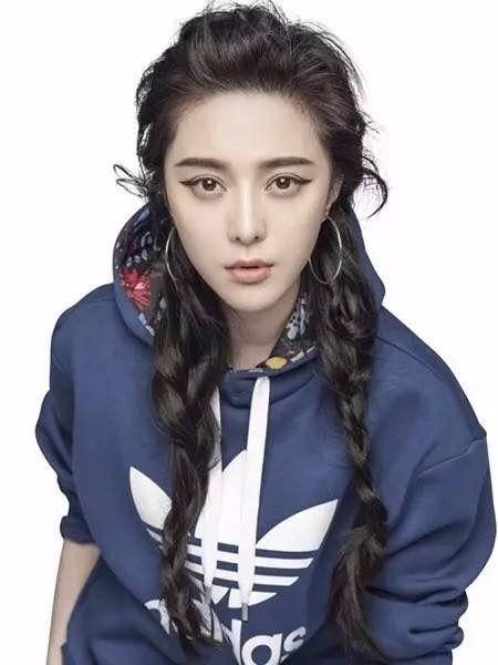 最美女星麻花辫,热巴呆萌又俏皮,赵丽颖仙气十