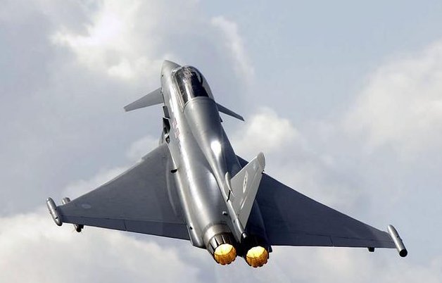 日本在东海全面败北 英国台风战机紧急部署日