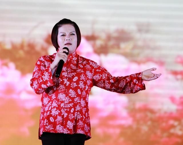 身世坎坷的农民歌手,因残疾遭遗弃,成名后亲生父母相认被她拒绝