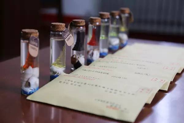 还有写给海军的“三行情书”。