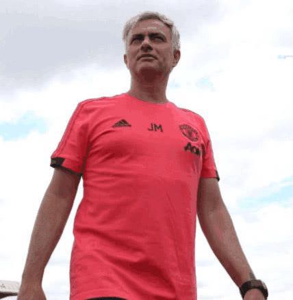 曼联发布季前训练照,桑切斯球衣号码引猜疑!