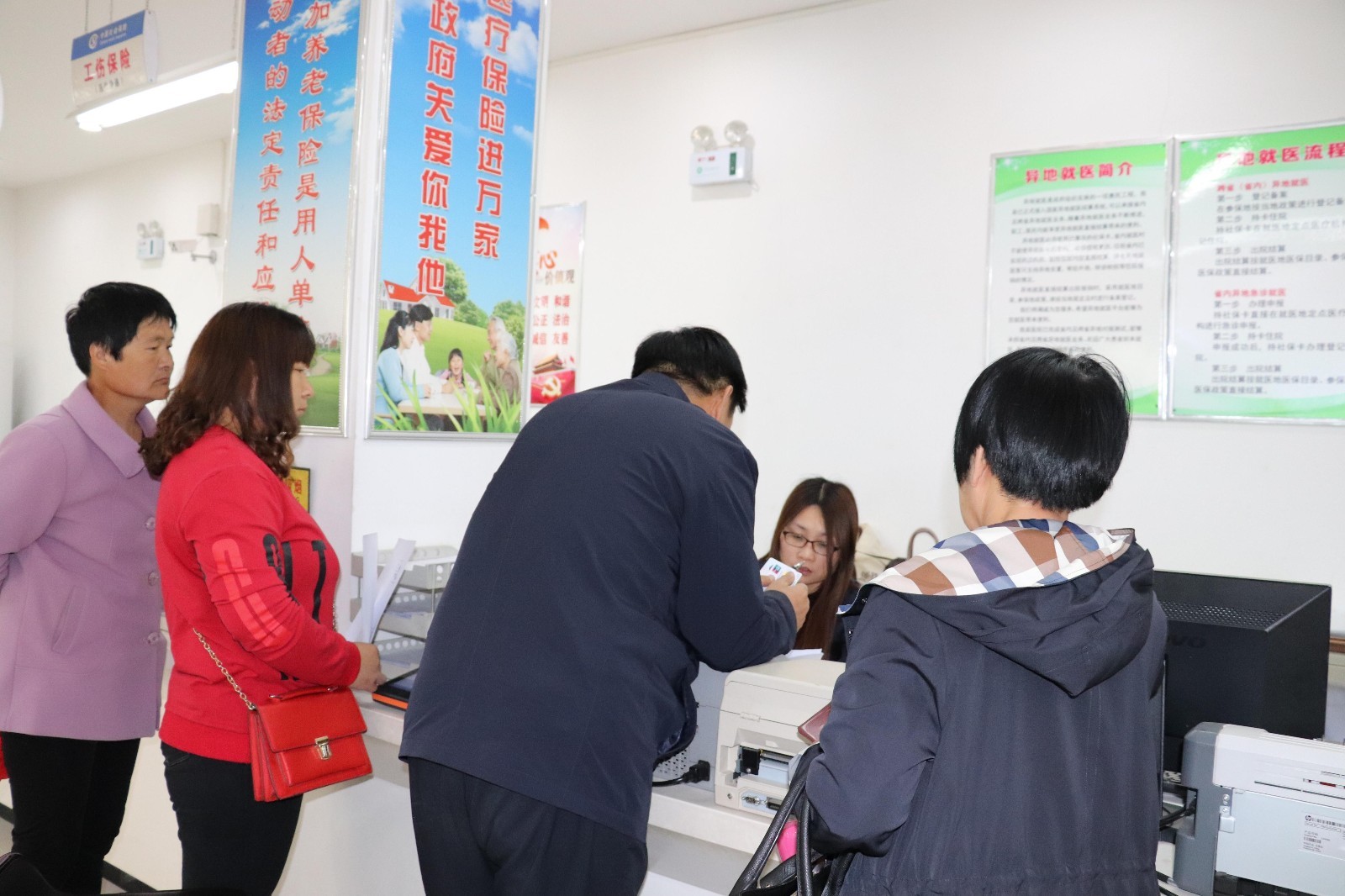 隆尧县人社局:加大援企稳岗力度 “真金白银”为企业减负(图1) 隆尧县人社局:加大援企稳岗力度 “真金白银”为企业减负(图1)