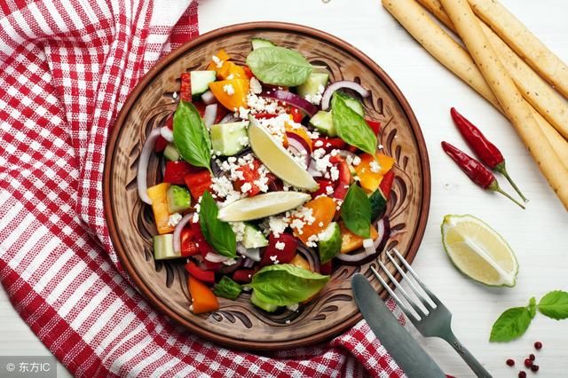 不费力的瘦腿小习惯,即使梨型身材跟着做也能练出修长美腿