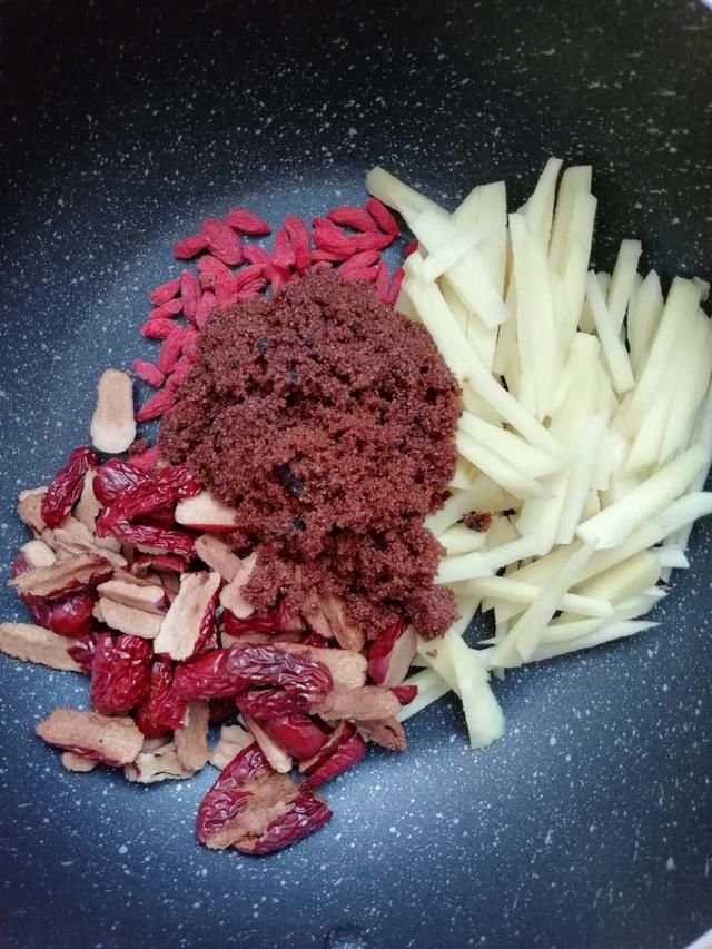 枸杞姜枣红糖汤做法,补气祛湿气、祛胃寒暖宫