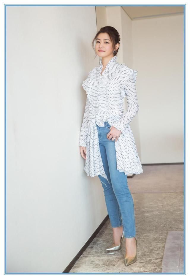 陈妍希越来越少女了!T恤配短裤大秀长腿,网友