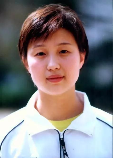 被国家开除运动员,她拒绝多国邀请,他为瑞士夺