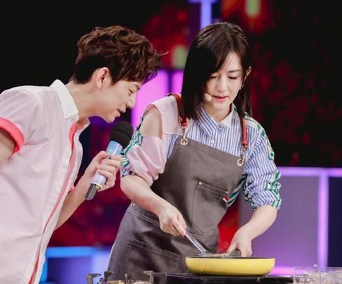 是谢娜没心没肺,还是何炅夸大其词?快乐大本营