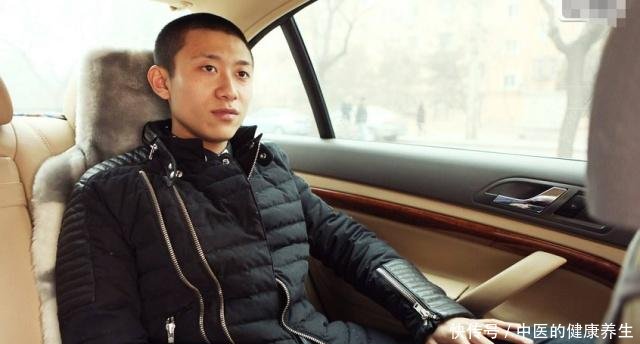 难怪张一山这么火,看到他的座驾后,网友纷纷表示"路转粉"!