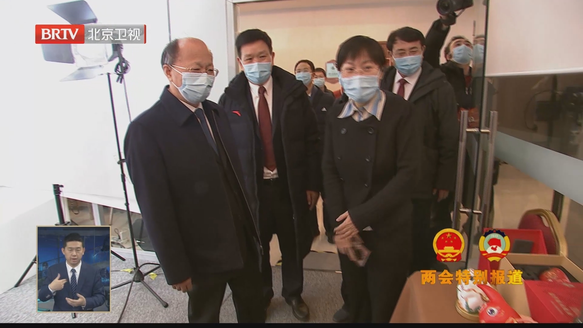 市领导看望报道市人代会的新闻工作者 李秀领参加 市领导看望报道市人代会的新闻工作者 李秀领参加