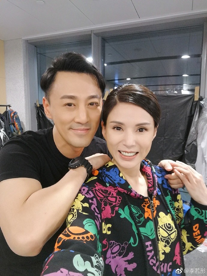 李若彤晒合照 冻龄颜值不输36岁蔡卓妍 网友却操心她这事