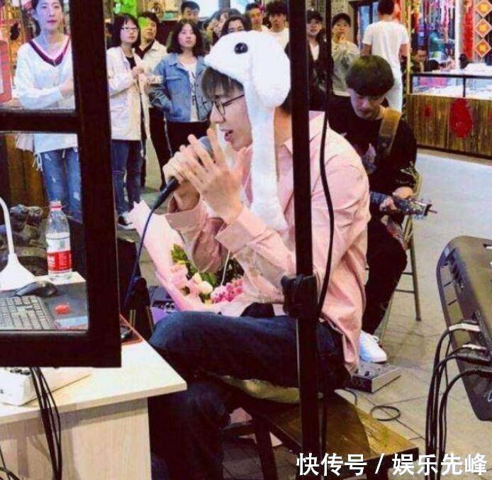 抖音一哥刘宇宁直播发生意外, 现场粉丝离开