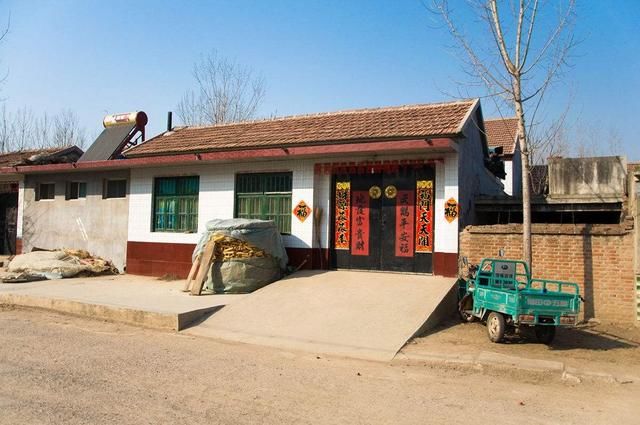 农村:外嫁女户口迁出后,娘家盖的房子还能确权