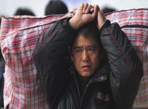 建筑工地开出400元日薪,为什么没人敢去?农民