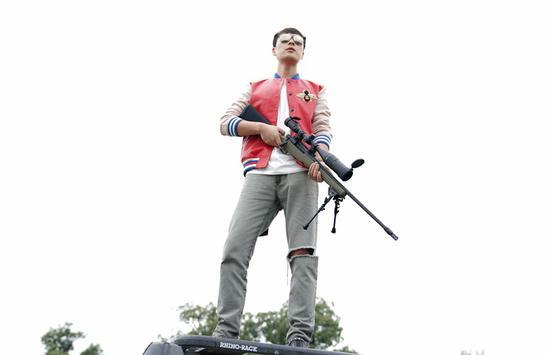 一代狙神已上线!张桐扛枪展真正男子汉魅力