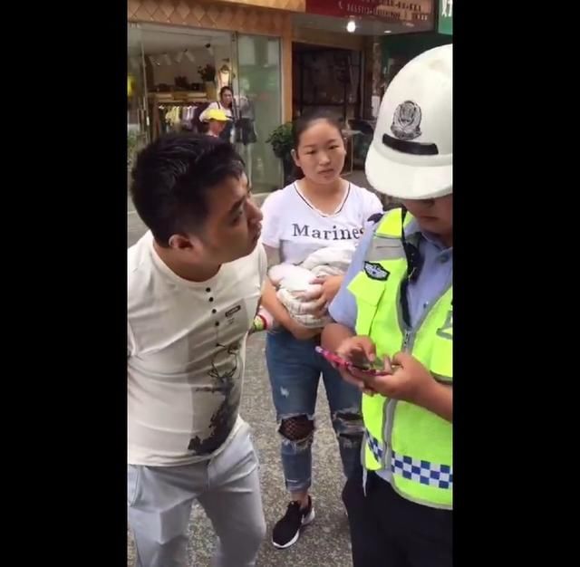 男子嚣张辱骂交警被拘,前后形象对比令人捧腹